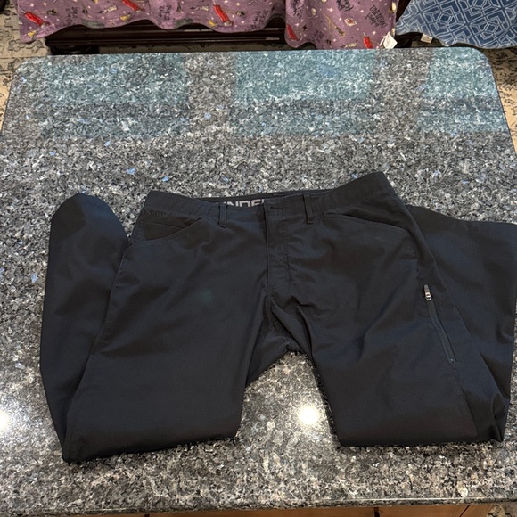 Under Armour Men's Black Storm Loose Pants 4 waist 34 length EUC - Picture 1 of 8